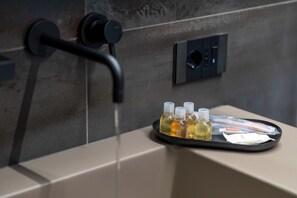 Dusche, Haartrockner, Bidet, Handtücher