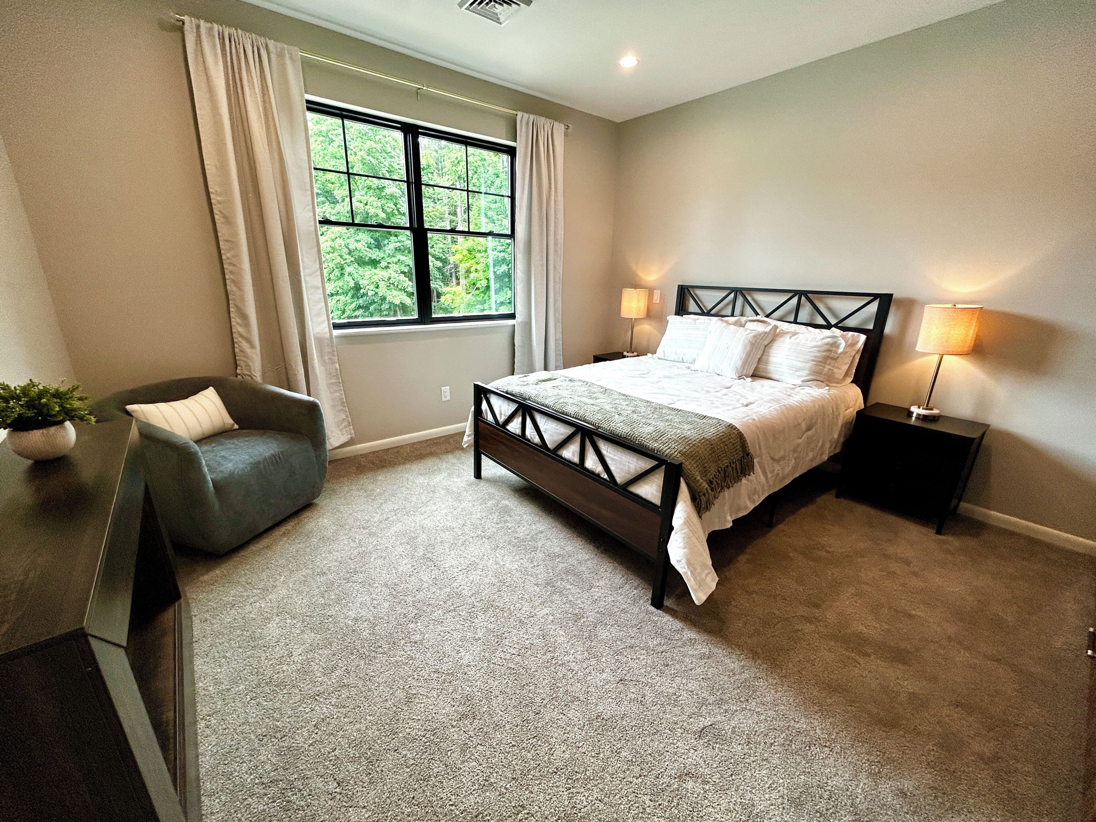 3 bedrooms, desk, iron/ironing board, WiFi (free)