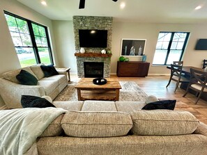 Living area - Bolton Creekside Condo - Walk to lake, beaches, marinas, restaurants, shops (Bolton Landing)