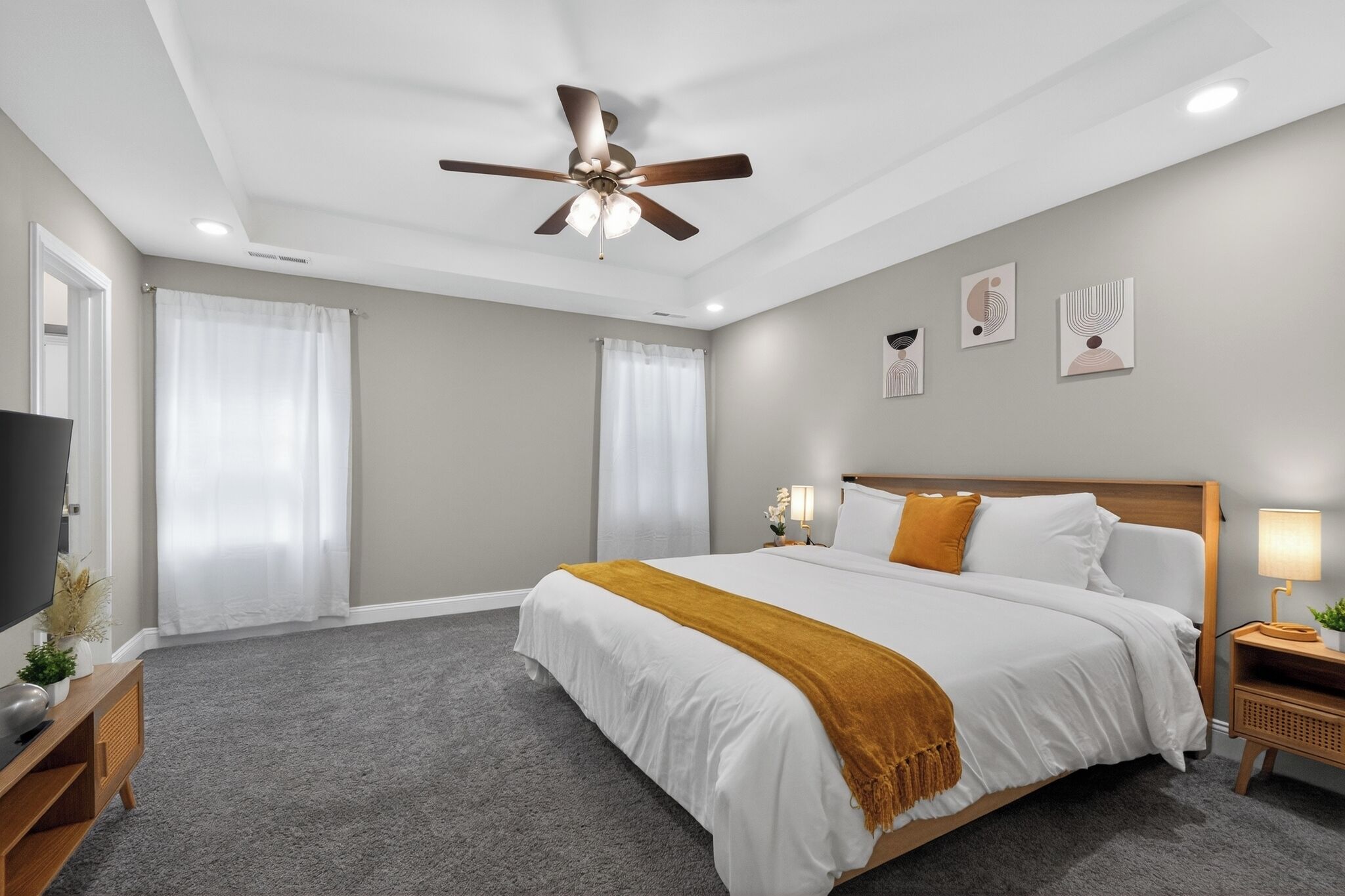 3 bedrooms, iron/ironing board, WiFi, bed sheets