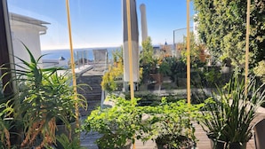 Unclassified image, 2 of 19, button - Room-oceanview King En-suite (Cape Town)
