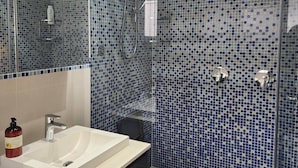 Unclassified image, 5 of 19, button - Room-oceanview King En-suite (Cape Town)