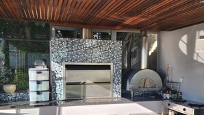 Unclassified image, 4 of 19, button - Room-oceanview King En-suite (Cape Town)