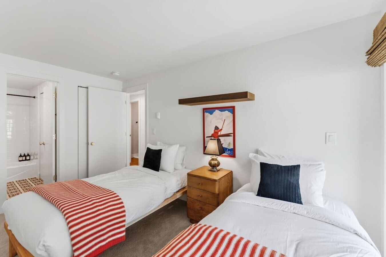 3 bedrooms, desk, WiFi, bed sheets