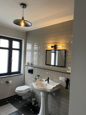 Comfort Double Room 3 | Bathroom - Bahnhof 1911 (Wolpertswende)