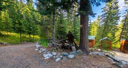 Peaceful log cabin retreat with wildlife, mountain and lake views