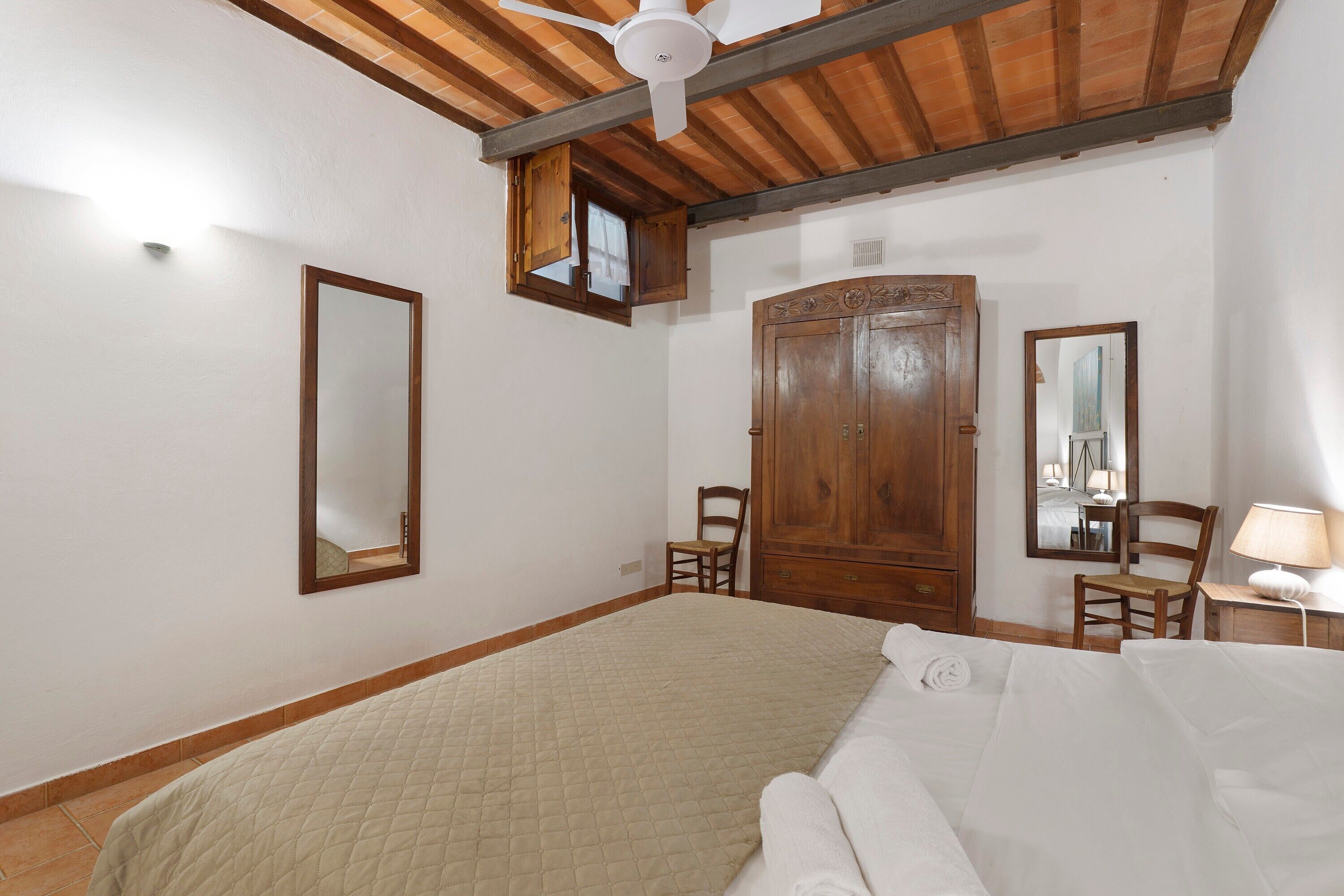 2 quartos, ferros/tábuas de passar roupa, Wi-Fi, roupa de cama