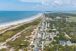 A coastal residential area with houses, a beach, and a clear sky. - Stunning Oceanfront Home, Guest Cards & Golf Cart (Fripp Island)