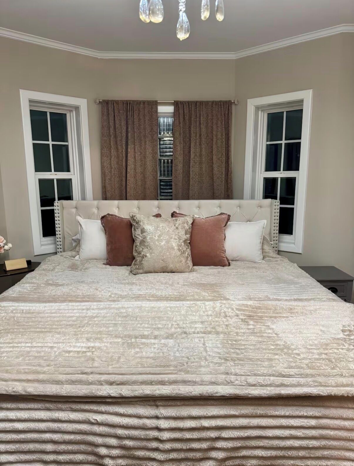 2 bedrooms, iron/ironing board, internet, bed sheets