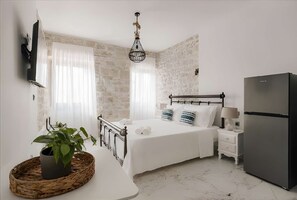 Deluxe Apartment, Canal View | Blackout curtains, soundproofing, free WiFi - Azzuro di Paxos (Gaios)