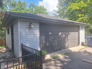 Exterior - Spacious 5-bedroom house in Bloomington (Minneapolis)