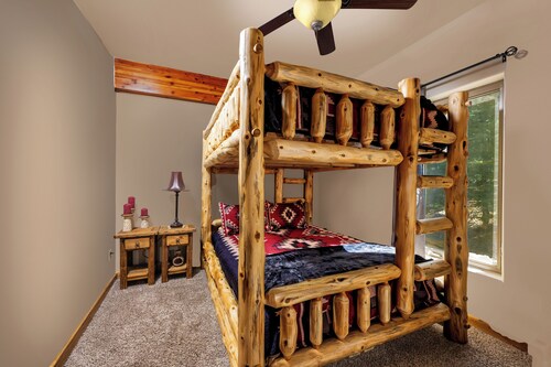 Luxury Mountain Chalet •Sleeps 23 • Hot Tub •Views