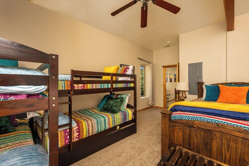 Luxury Mountain Chalet •Sleeps 23 • Hot Tub •Views