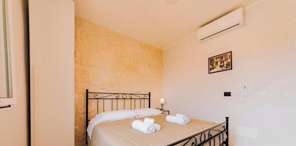 7 bedrooms, WiFi, bed sheets