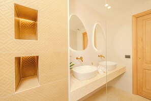 Bathroom | Shower, hair dryer, towels, soap - Antares Rooms and Suites (OLBIA)
