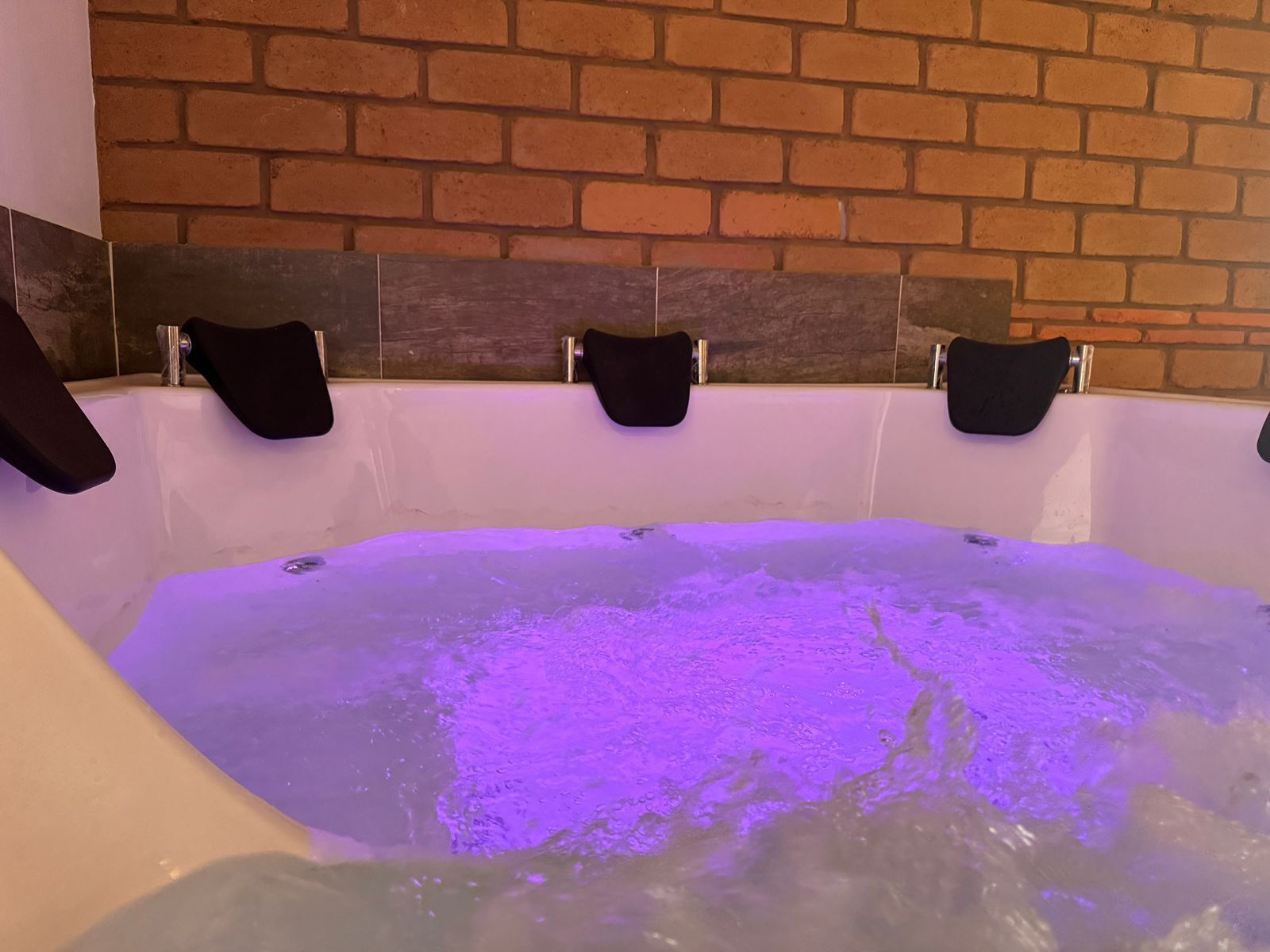 Indoor spa tub