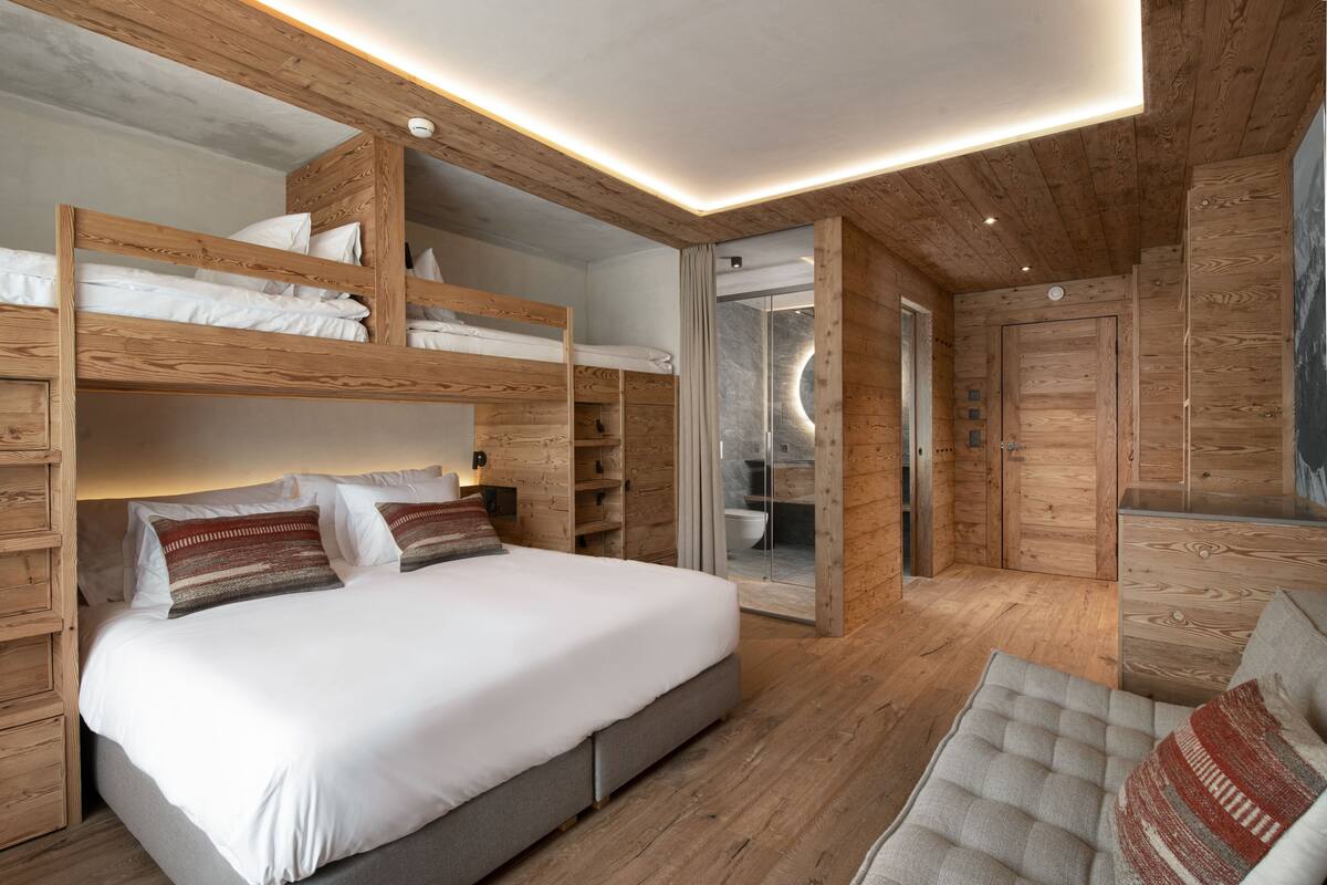 Comfort Double Room, Mountain View | In-room safe, blackout curtains, soundproofing, free WiFi