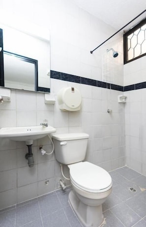 Kamar Keluarga | Kamar mandi