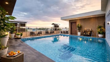Una piscina cubierta
