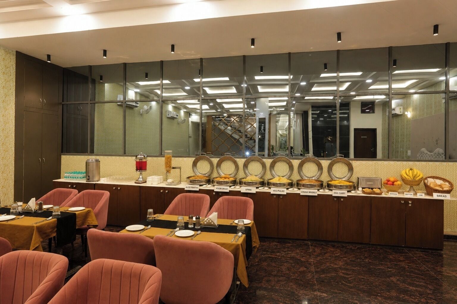 Buffet déjeuner gratuit tous les jours
