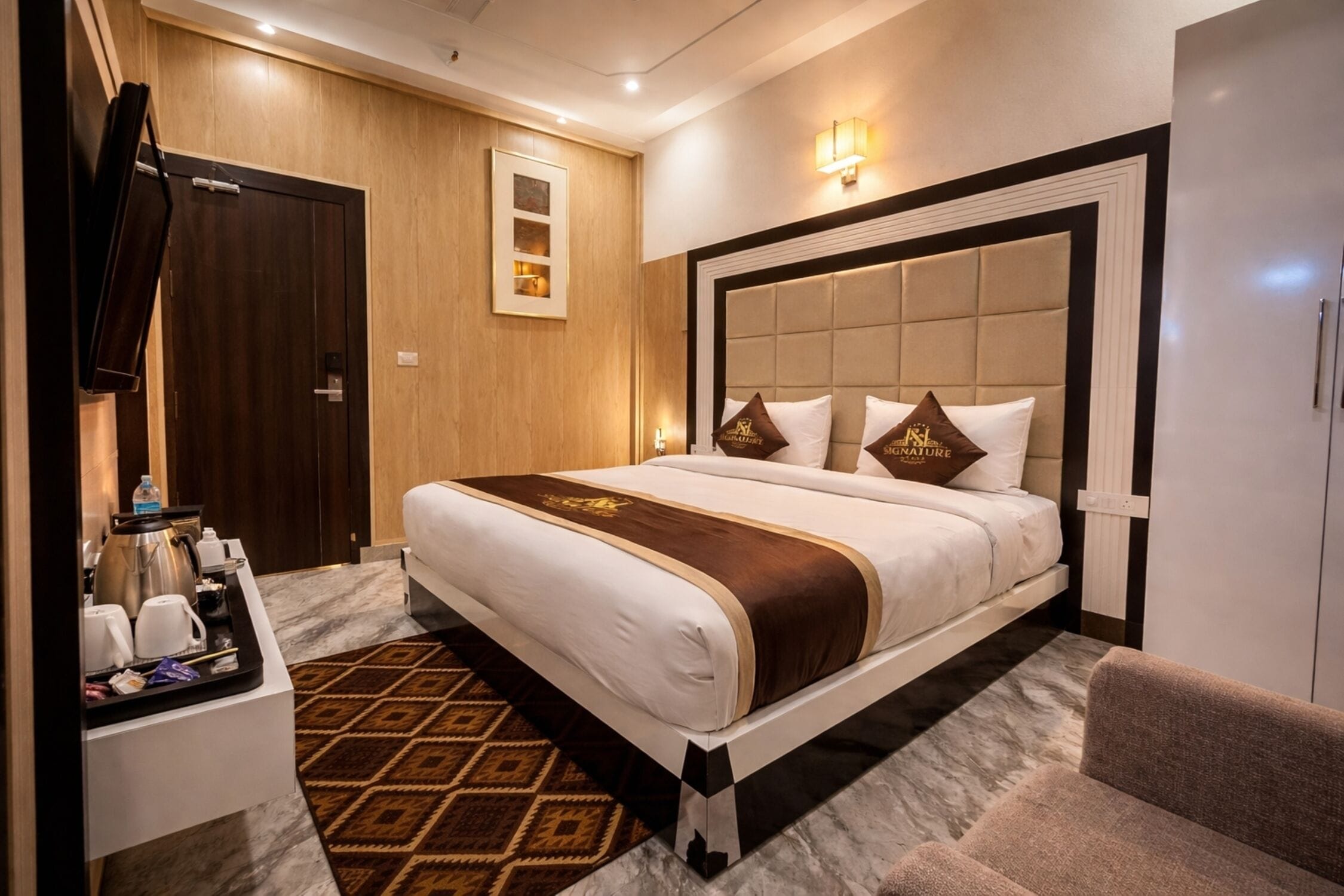 Chambre Deluxe double ou avec lits jumeaux, vue sur la ville | Coffre-fort, fer et planche à repasser, accès au Wi-Fi (inclus)