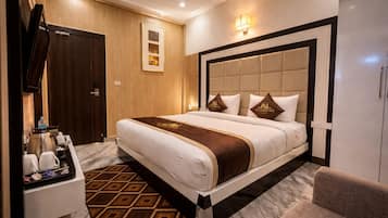 Chambre Deluxe double ou avec lits jumeaux, vue sur la ville | Coffre-fort, fer et planche à repasser, accès au Wi-Fi (inclus)