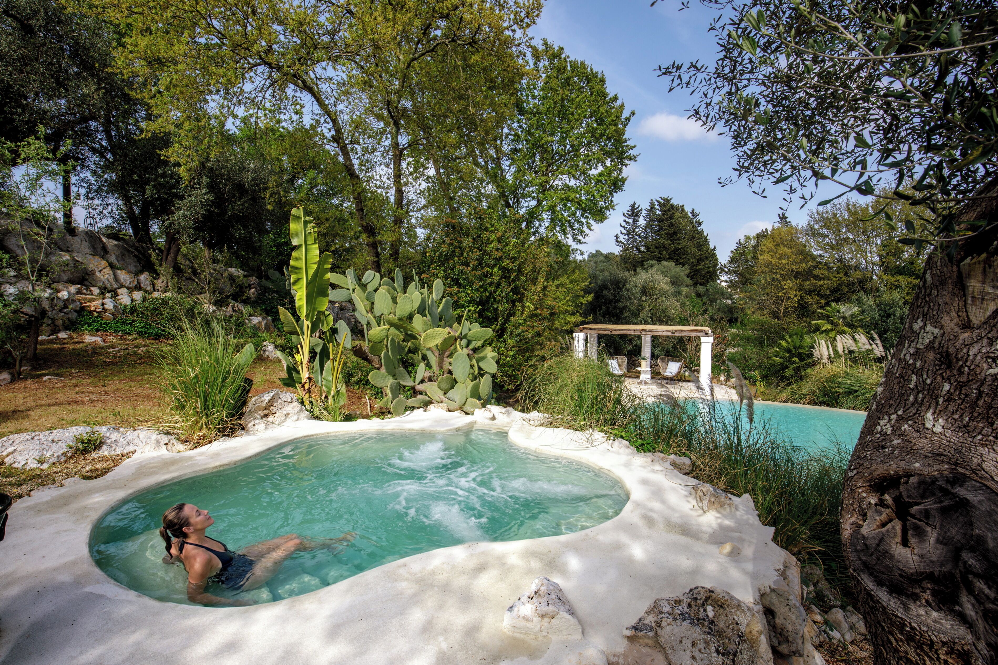 Piscine extérieure (ouverte en saison), parasols de plage
