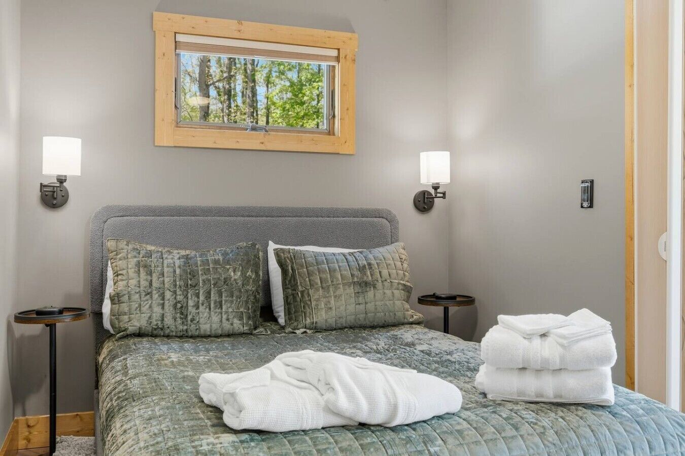WiFi, bed sheets