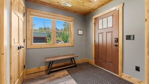 Interior - Cozy Cabin, Sauna! Hot Tub! Filtered Lake Views! (Oakland)