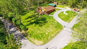 Exterior - Cozy Cabin, Sauna! Hot Tub! Filtered Lake Views! (Oakland)