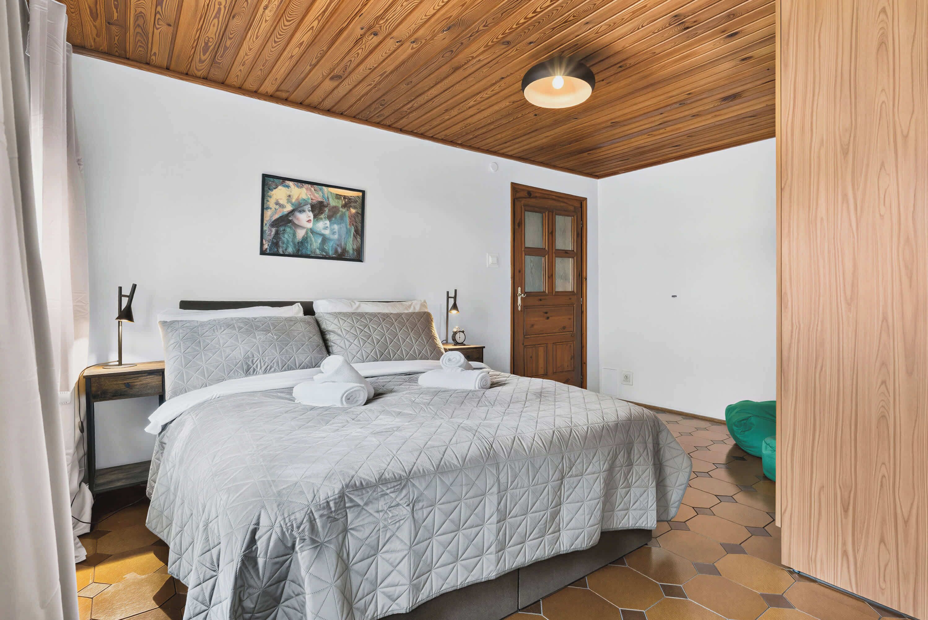 1 bedroom, desk, iron/ironing board, WiFi
