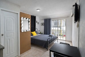 Room, 1 Bedroom, Smoking, Balcony - Room-charming Studio Retreat in Santo Do (Santo Domingo)