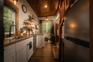 Private kitchen - Tiny House in the Orchard; a Romantic Stay for two (Swanton)