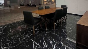 A modern conference room with a glass partition, a wooden table, and black chairs. - Chic Studio · Rooftop Pool · 1 Blk to 5th Ave (Playa del Carmen)