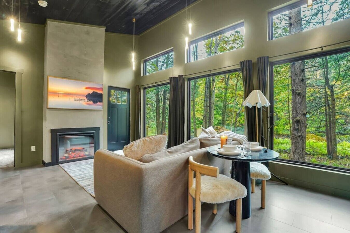 TV, fireplace