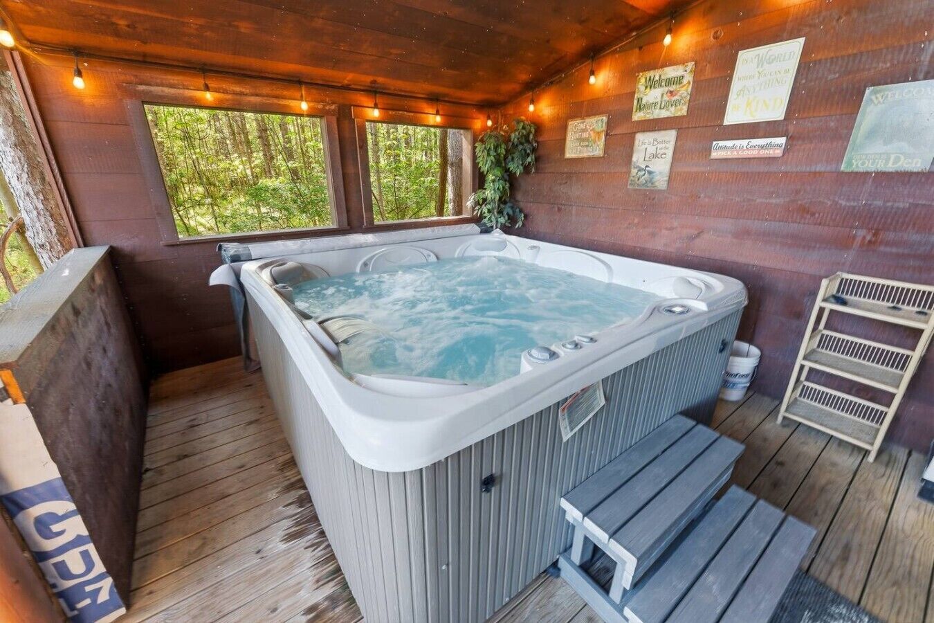 Outdoor spa tub