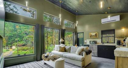 Romantic Riverside Getaway! Riverview Hot Tub!