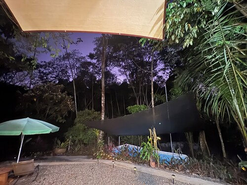 Cottage with a pool and natural surroundings—just 20 minutes from the beaches and Manuel Antonio Park!