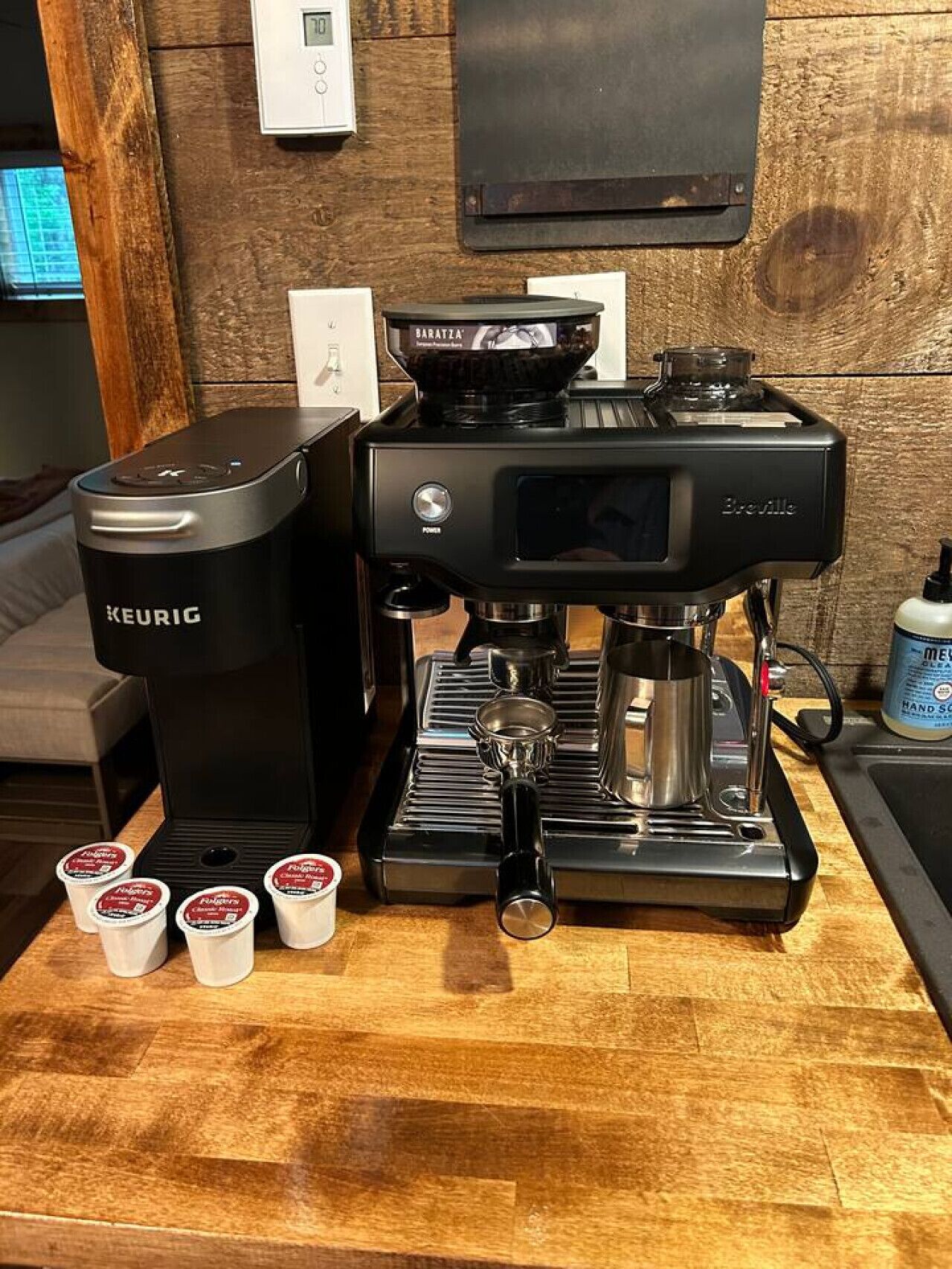 Kaffetrakter/tekoker, kjøleskap, mikrobølgeovn og kokeplater