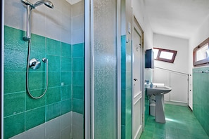 Maison familiale, 3 chambres, 2 salles de bains (Villa Janela Escape & Retreat, 30m) | Salle de bain