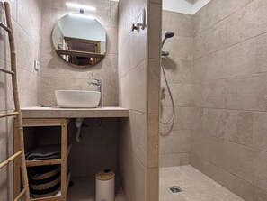 Bathroom - Maison de village de type provençal (Mouriès)