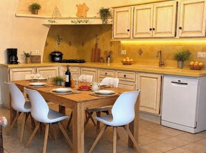 Dining - Maison de village de type provençal (Mouriès)
