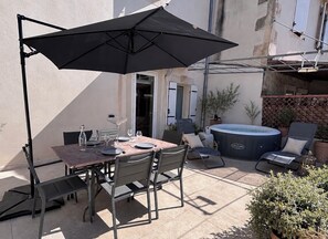 Outdoor dining - Maison de village de type provençal (Mouriès)