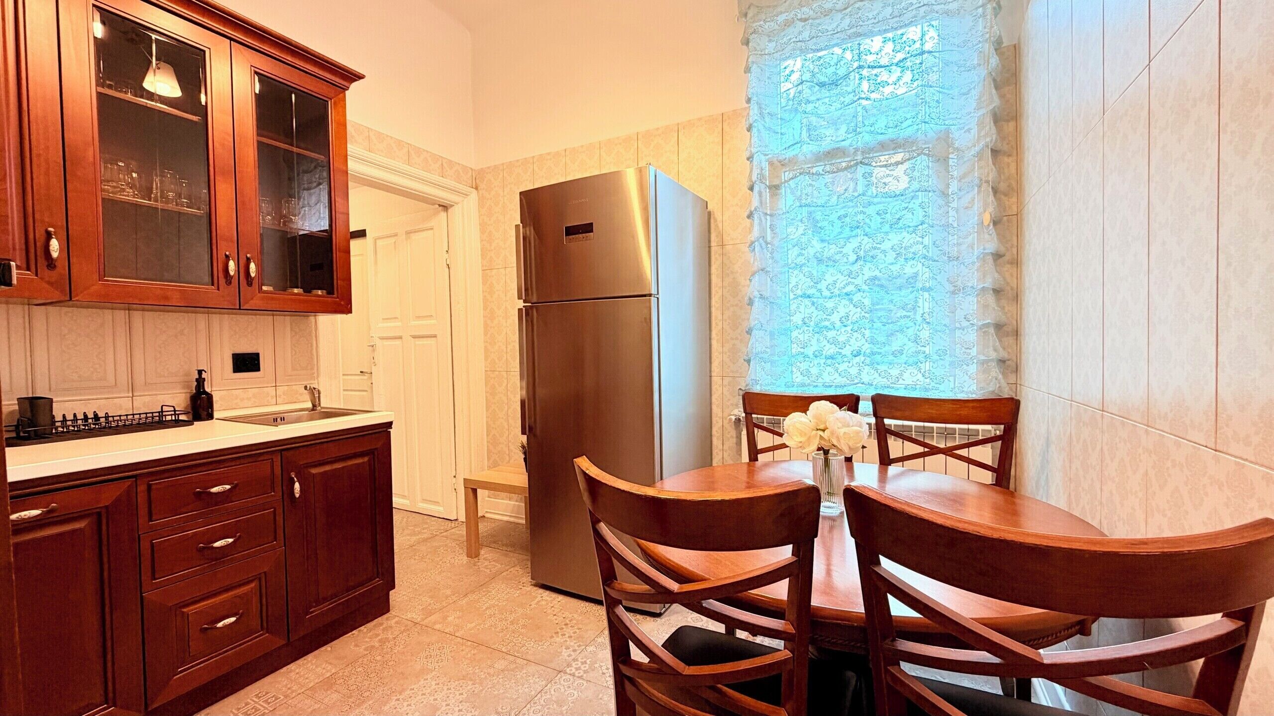 Apartemen Comfort, 2 kamar tidur, Bebas Asap Rokok, kamar mandi pribadi | Dapur pribadi | Lemari es besar, oven, kompor, dan peralatan masak/sendok-piring