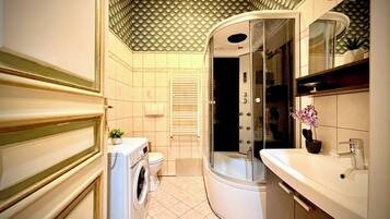 Comfort-Apartment, 2 Schlafzimmer, Nichtraucher, Küche | Badezimmer | Kostenlose Toilettenartikel, Haartrockner, Handtücher, Seife