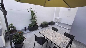 Outdoor dining - Pomelia Holiday House: Strategic Location in the Heart of Riposto (Riposto)
