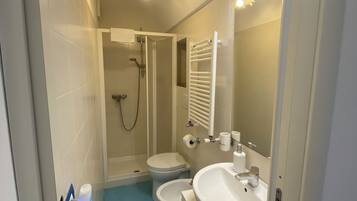Comfort appartement, uitzicht op zee | Badkamer