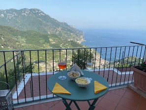Comfort Apartment, Sea View | Teres/patio