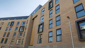 A multi-story building with a brick facade, large windows, and a flat roof. - Student Only New Park - Edinburgh (Edinburgh)