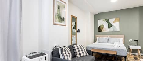 Iron/ironing board, Internet, bed sheets